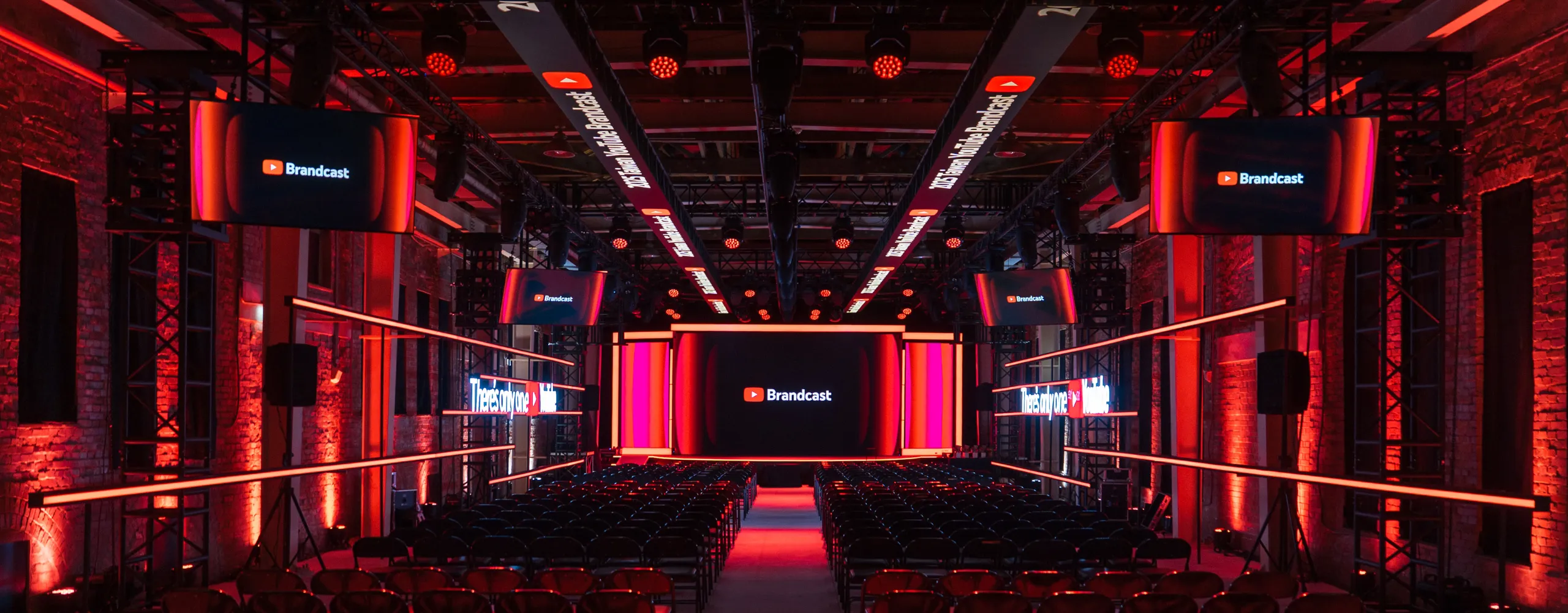 這是在華山西館中從空場完全搭建出舞台燈光視訊的完工照片